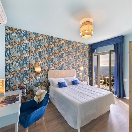Hotel Villa Lubrense Sorrento มัสซาลูเบรนเซ ภายนอก รูปภาพ