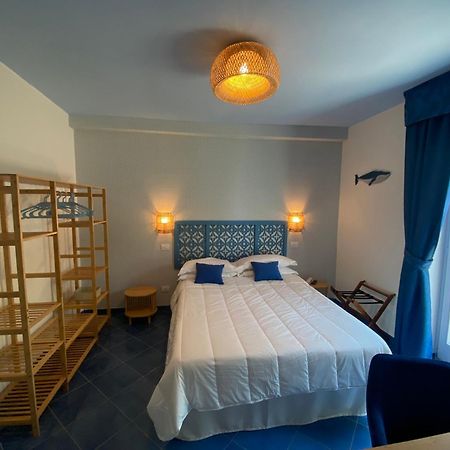Hotel Villa Lubrense Sorrento มัสซาลูเบรนเซ ภายนอก รูปภาพ