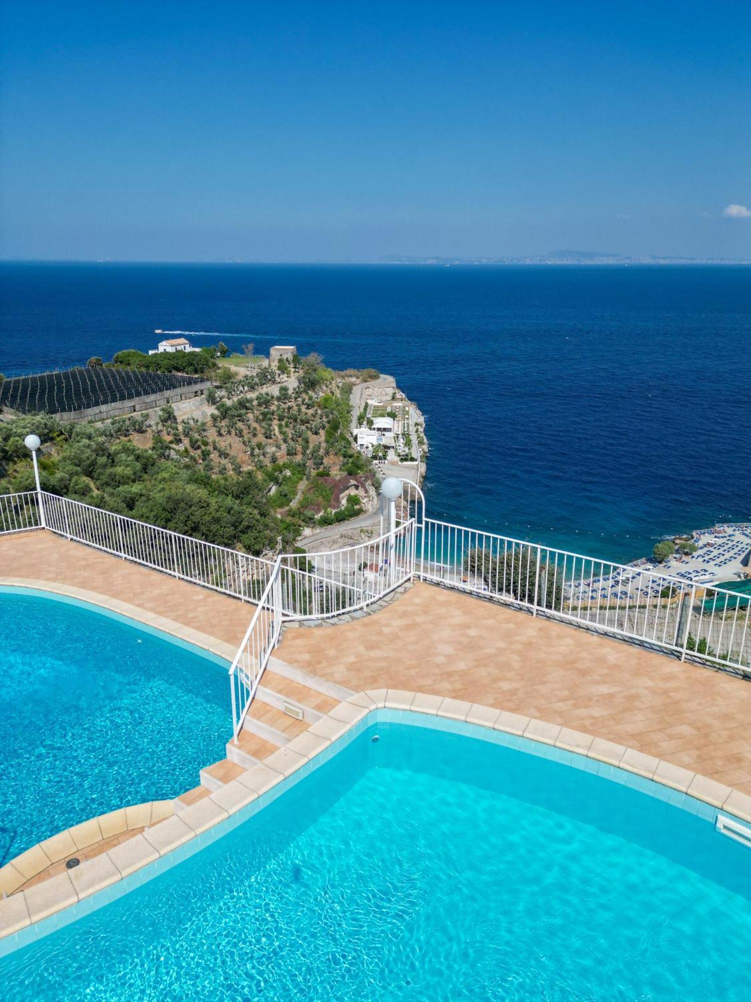 Hotel Villa Lubrense Sorrento มัสซาลูเบรนเซ ภายนอก รูปภาพ