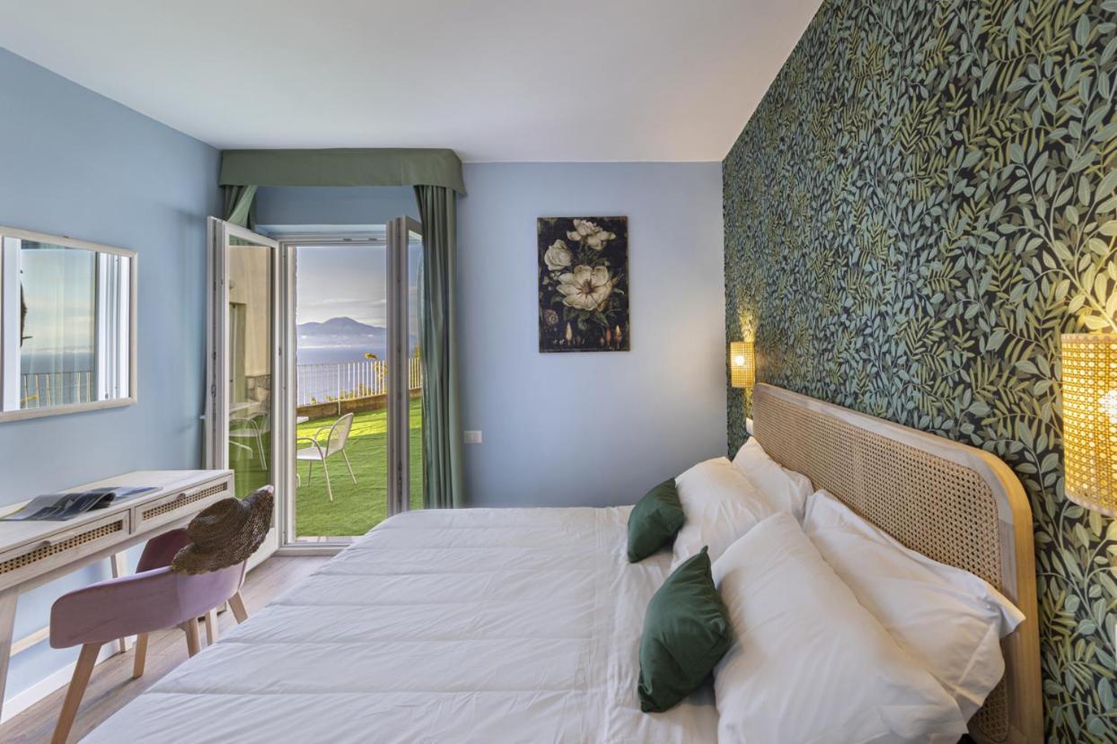 Hotel Villa Lubrense Sorrento มัสซาลูเบรนเซ ภายนอก รูปภาพ